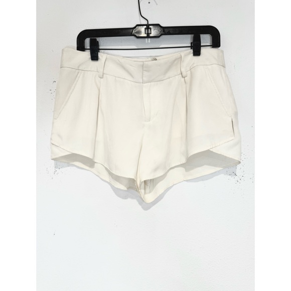 Alice and Olivia white dress shorts size 8 - Picture 1 of 3
